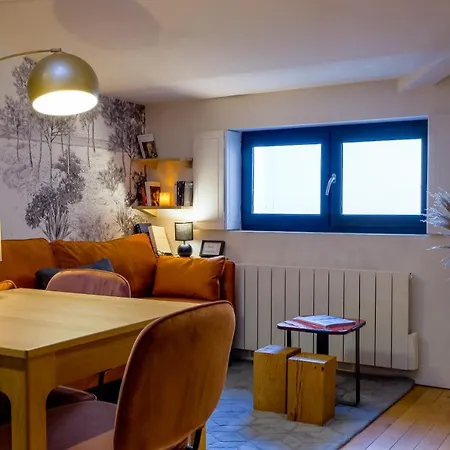 Honore - Terracotta Apartment *
